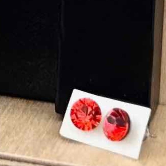 Duo Red Necklace with Earrings - Picture 2 of 3